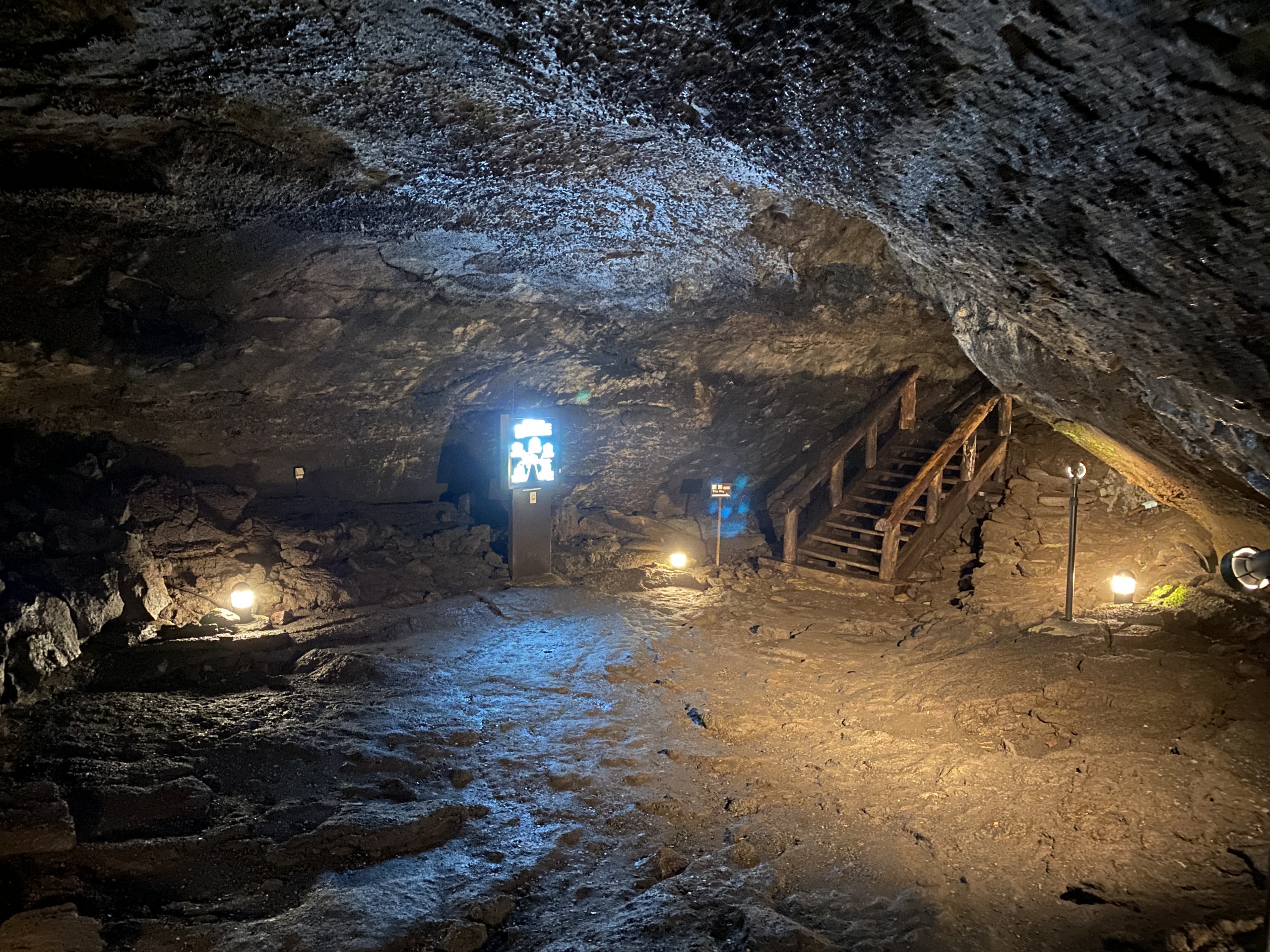富士山麓の最大規模の溶岩洞穴!!国指定天然記念物「西湖コウモリ穴」 - くるら -Deliver the charm of Yamanashi-