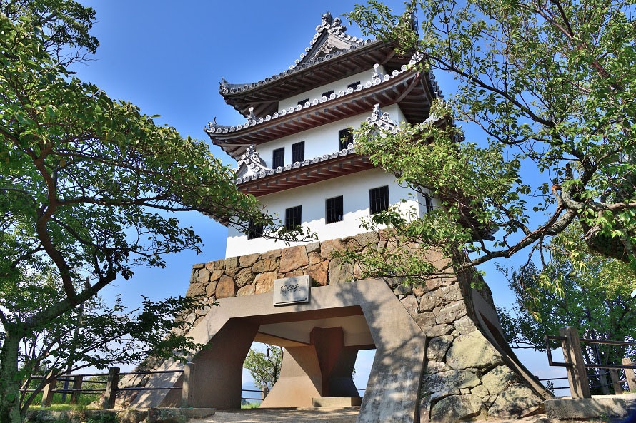 三熊山の上の美しい石垣と天守閣!洲本城跡へドライブ 兵庫県洲本市 | トヨタ自動車のクルマ情報サイト‐GAZOO