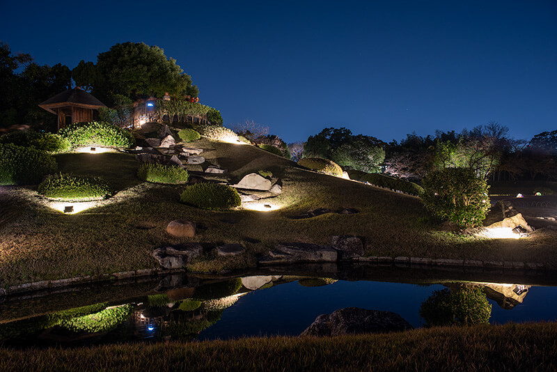 後楽園ライトアップ 明るすぎず暗すぎない落ち着いた和のライトアップ(岡山県岡山市北区)-庭園ガイド