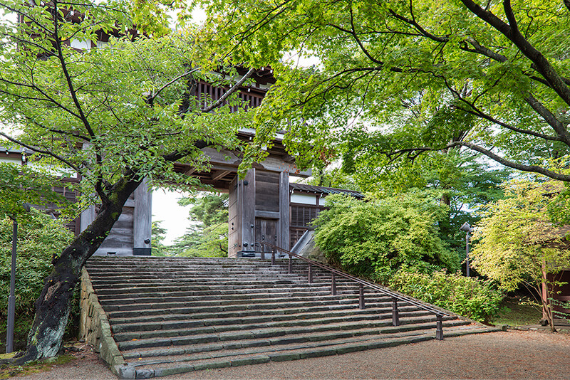 千秋公園 見応えある二段落としの滝石組(秋田県秋田市)-庭園ガイド