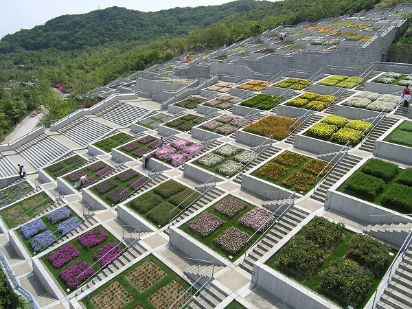 淡路夢舞台 | 淡路島観光ガイド - 淡路島の観光や旅行、宿泊施設、温泉、グルメ、イベント情報がいっぱい!