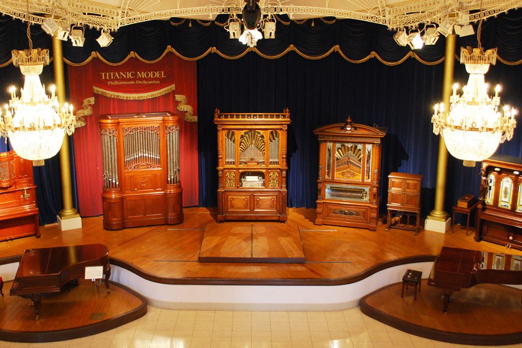 コンサートホール | 河口湖音楽と森の美術館