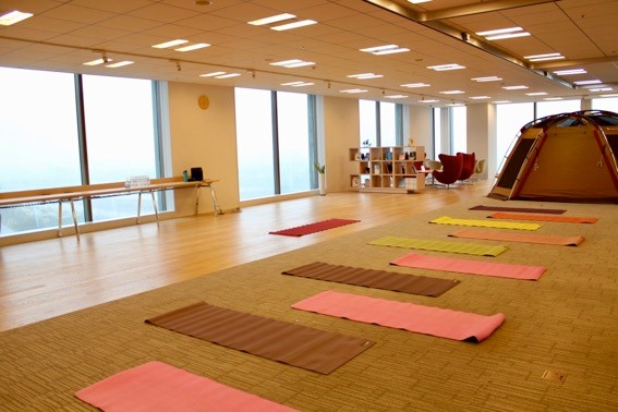 二子玉川グリーンウォーク「水辺ヨガ&原っぱ茶席」